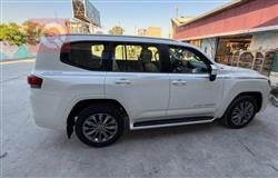 تۆیۆتا لاند کروزەر